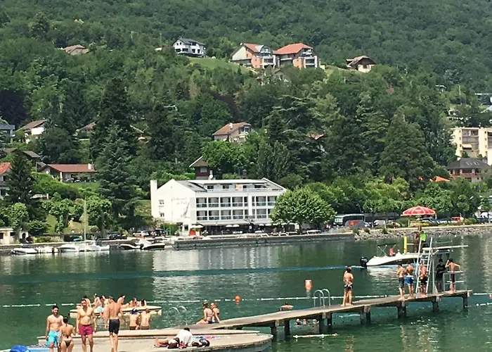 Camp De Base Sur Le Du Bourget Ξενοδοχείο με διαμερίσματα 3*